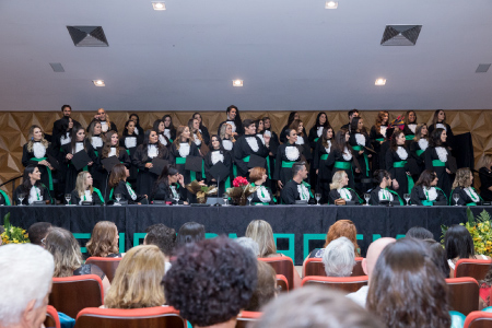 Fotos de Formatura - GUIA COMPLETO com tudo o que você precisa saber e ideias incríveis! fotos de formatura colação de grau 4 - Fotos de Formatura - GUIA COMPLETO com tudo o que você precisa saber e ideias incríveis!
