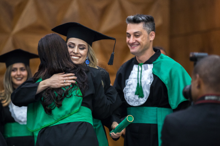 Fotos de Formatura - GUIA COMPLETO com tudo o que você precisa saber e ideias incríveis! fotos de formatura colação de grau 5 - Fotos de Formatura - GUIA COMPLETO com tudo o que você precisa saber e ideias incríveis!